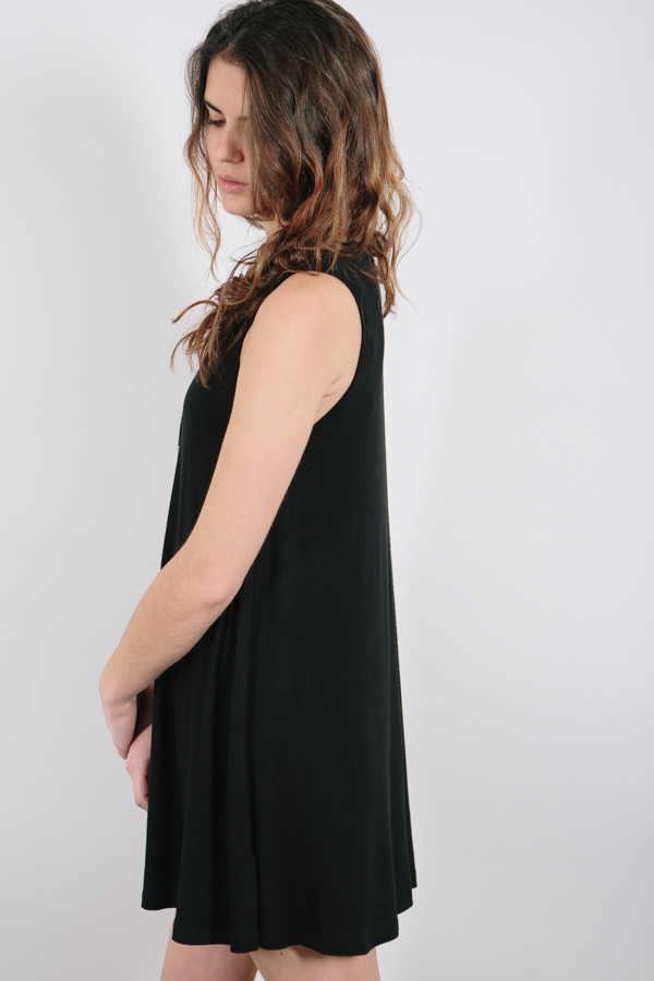 BLQ Basiq Sleeveless Shift Dress BLQ Basiq Sleeveless Shift Dress
