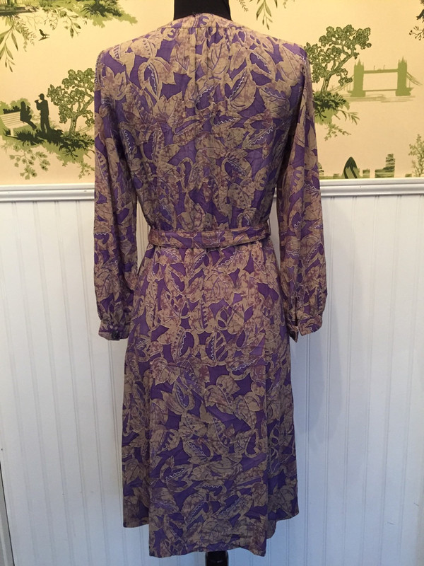 70s Japanese vintage lillac dress in size small with vintage pattern 70s Japanese vintage lillac dress in size small with vintage pattern