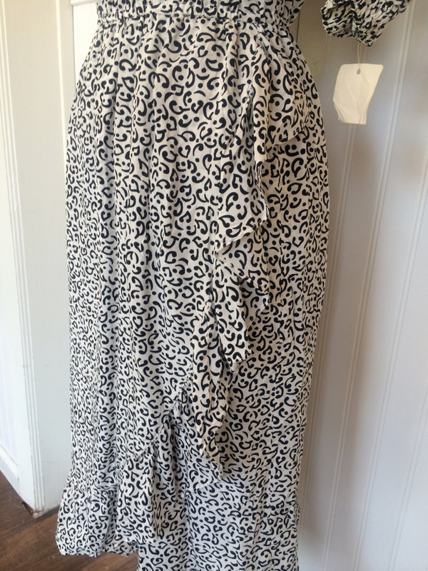 Guy Laroche Vintage Silk 80's Dress black and white pattern size small- medium Guy Laroche Vintage Silk 80's Dress black and white pattern size small- medium