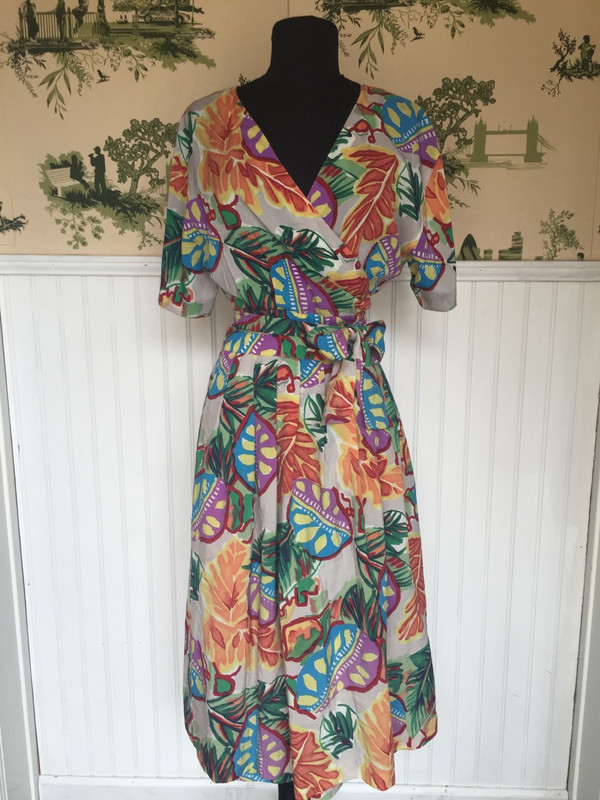 Italian designer Gio 70's vintage dress with colorful vintage pattern fits medium/large Italian designer Gio 70's vintage dress with colorful vintage pattern fits medium/large