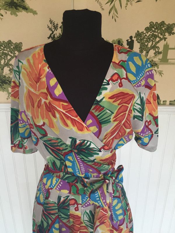 Italian designer Gio 70's vintage dress with colorful vintage pattern fits medium/large Italian designer Gio 70's vintage dress with colorful vintage pattern fits medium/large