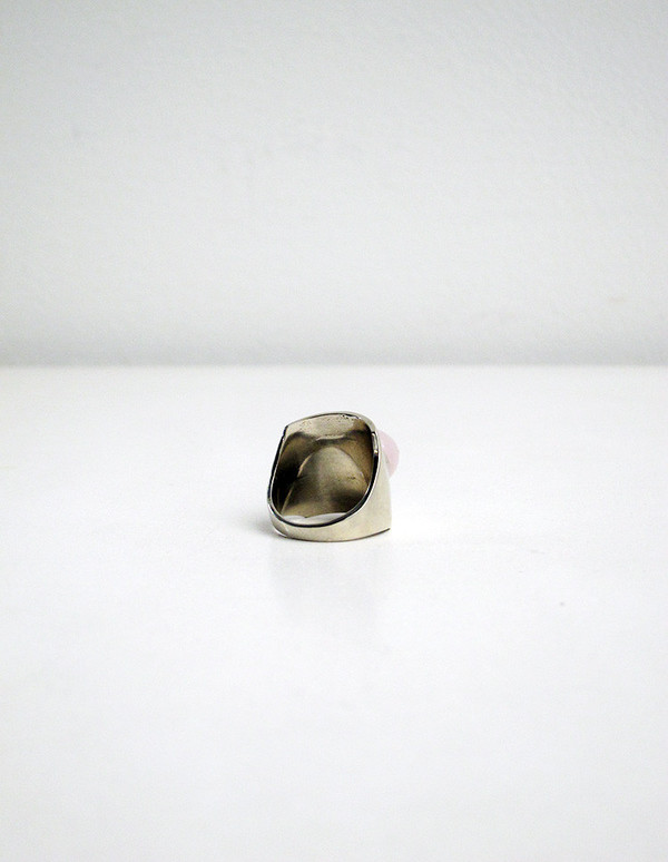 Leyron Ring, White Bronze/Rose Quartz Leyron Ring, White Bronze/Rose Quartz