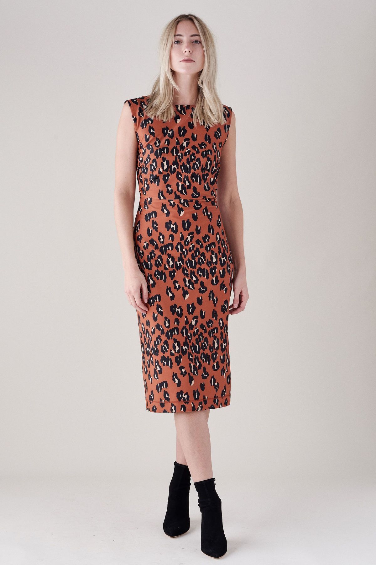 2019 year look- Tipsclass Fashion to night out leopard dress 2019 year for women- Tipsclass Fashion to night out leopard dress