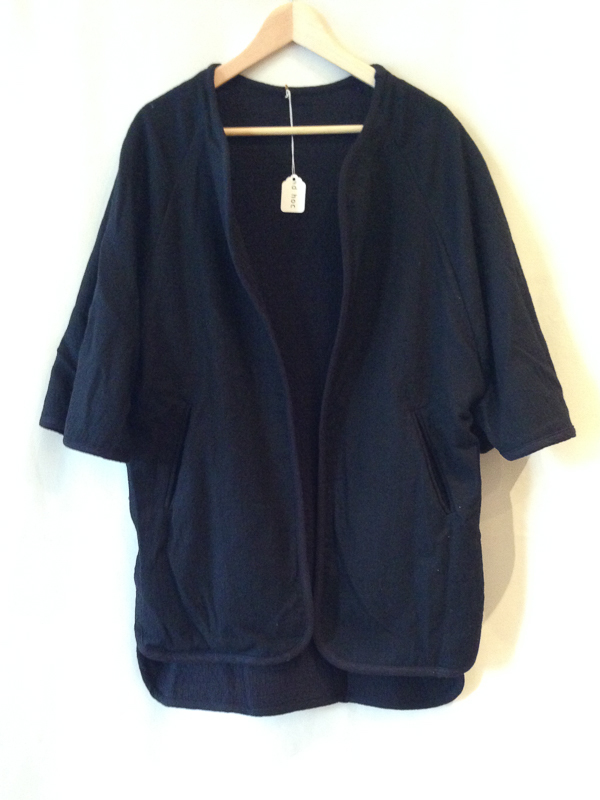 BLACK CRANE reversible poncho BLACK CRANE reversible poncho