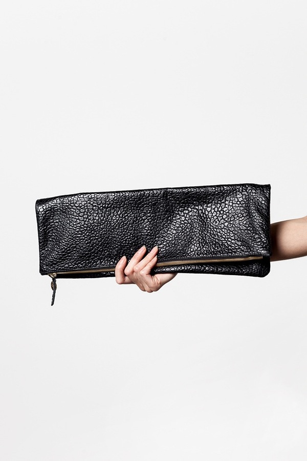Clare V. Oversized Clutch - black pebble Clare V. Oversized Clutch - black pebble