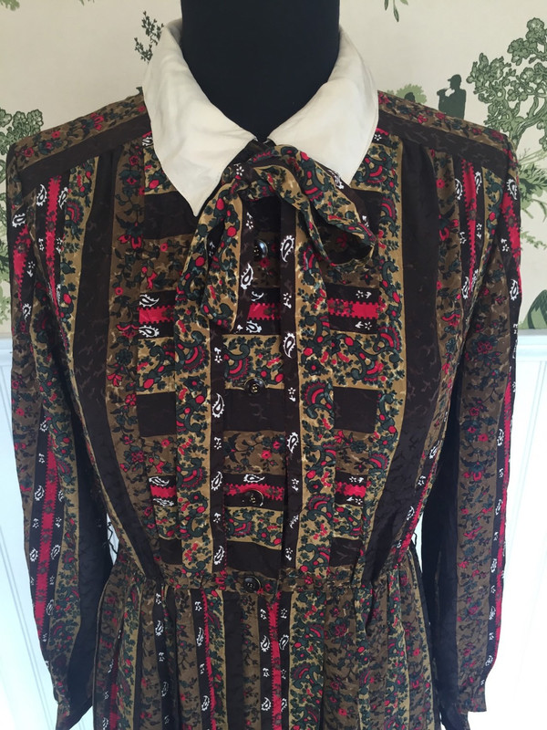 Floral paisley 80's japanese pleated vintage dress size medium Floral paisley 80's japanese pleated vintage dress size medium