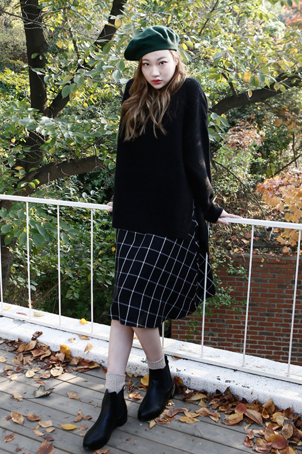 AMONG by ROCKET X LUNCH Round Oversized Knit- Black AMONG by ROCKET X LUNCH Round Oversized Knit- Black