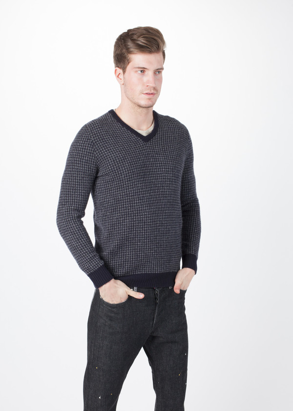 Men's Avant Toi Houndstooth V-Neck Sweater Men's Avant Toi Houndstooth V-Neck Sweater