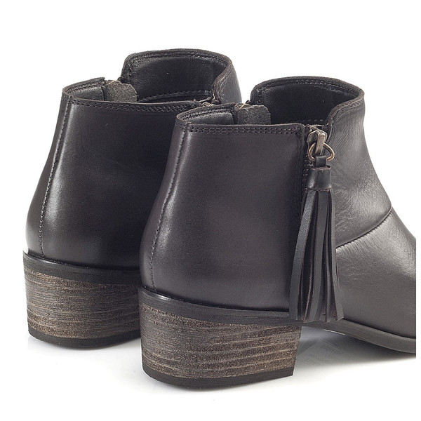 Artemisia Flora Brown Leather Ankle Boots Artemisia Flora Brown Leather Ankle Boots