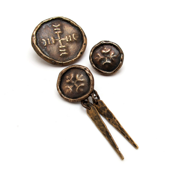 Laurel Hill Medallion Brooches Laurel Hill Medallion Brooches