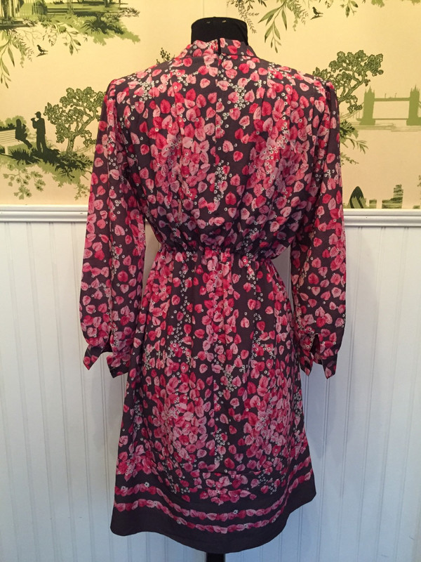 Japanese Floral 70's Voir vintage dress size in size medium Japanese Floral 70's Voir vintage dress size in size medium