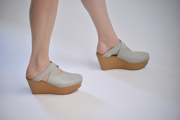 The Palatines Lemma Cross Clog - beige/tan leather The Palatines Lemma Cross Clog - beige/tan leather