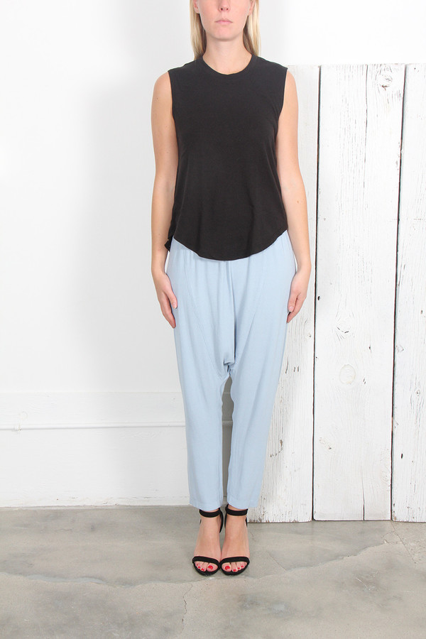 RAQUEL ALLEGRA DESTROYED SHRED MUSCLE T IN BLACK RAQUEL ALLEGRA DESTROYED SHRED MUSCLE T IN BLACK