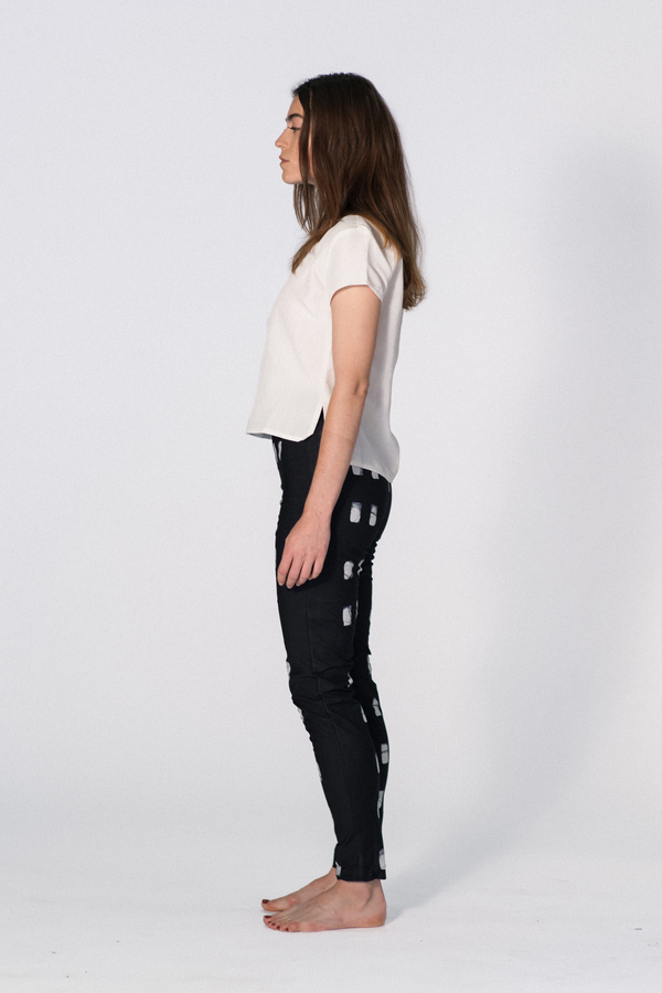 ALI GOLDEN V NECK TEE - WHITE ALI GOLDEN V NECK TEE - WHITE