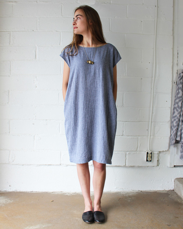 esby CAROLINE SHIFT DRESS - INDIGO CHAMBRAY esby CAROLINE SHIFT DRESS - INDIGO CHAMBRAY