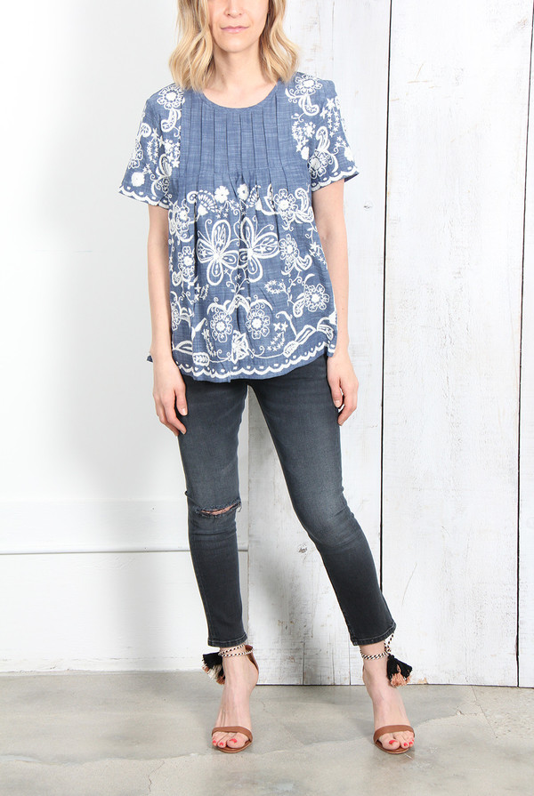 SEA CHAMBRAY HAND-STITCHED PINTUCK TEE SEA CHAMBRAY HAND-STITCHED PINTUCK TEE