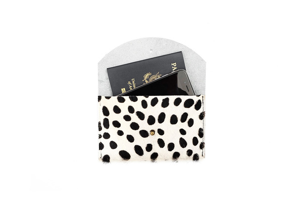 Primecut NATURAL WHITE PASSPORT CLUTCH Primecut NATURAL WHITE PASSPORT CLUTCH