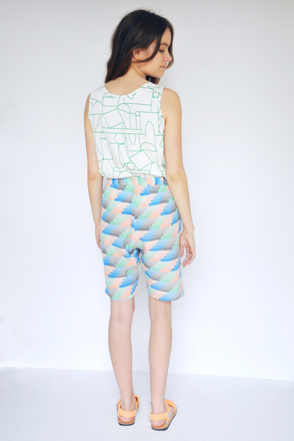 Dusen Dusen Gradient Stripe Elastic Waist Shorts Dusen Dusen Gradient Stripe Elastic Waist Shorts