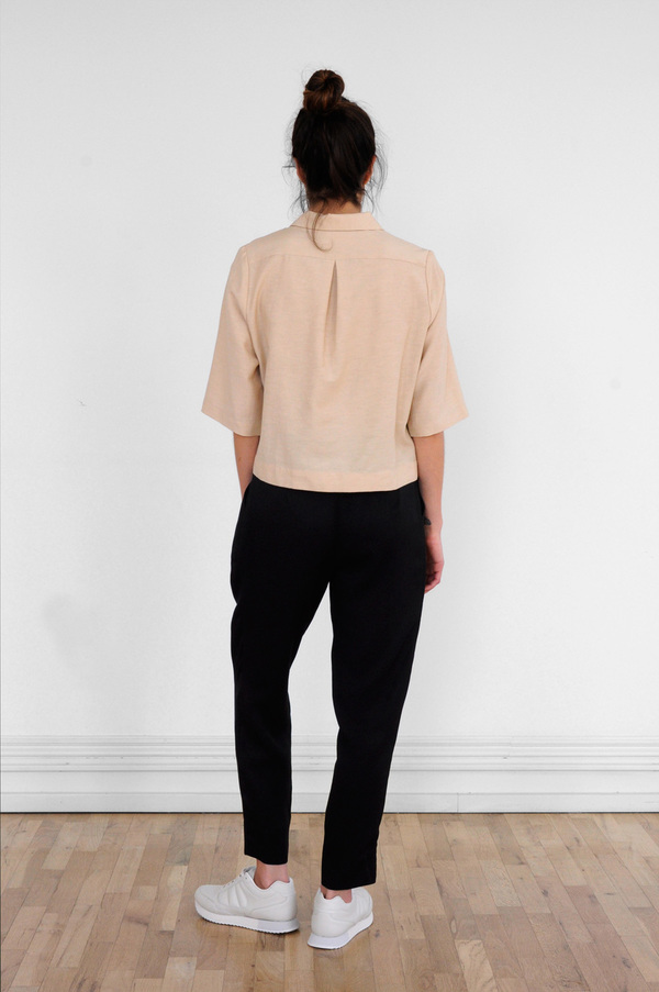Waltz Cropped Button-Up Shirt in Blush Waltz Cropped Button-Up Shirt in Blush