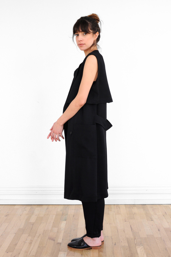 Waltz Sleeveless Trench in Black Waltz Sleeveless Trench in Black