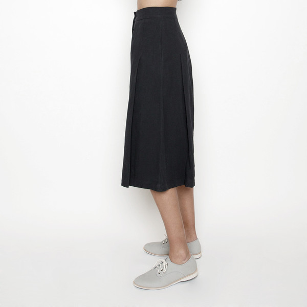 7115 by Szeki Linen Culottes R16- Black 7115 by Szeki Linen Culottes R16- Black