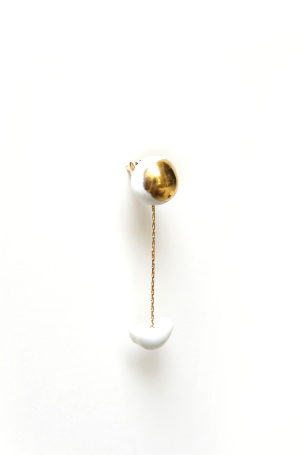 Jujumade pendant halfmoon earring Jujumade pendant halfmoon earring