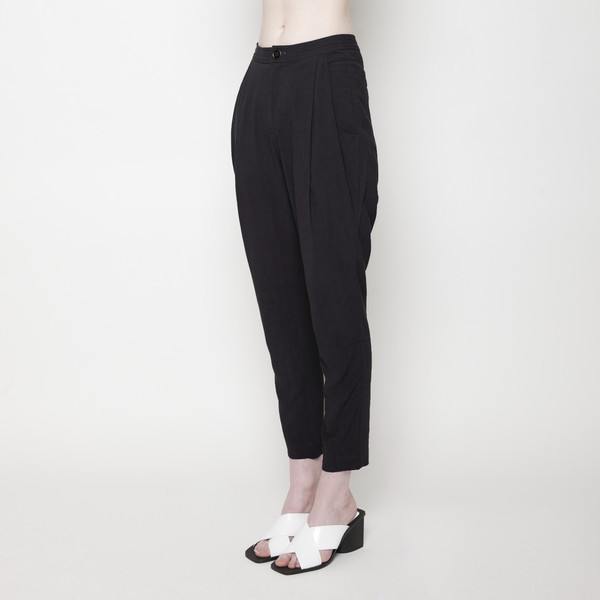 7115 by Szeki Signature Linen Gathered Trouser - Black 7115 by Szeki Signature Linen Gathered Trouser - Black