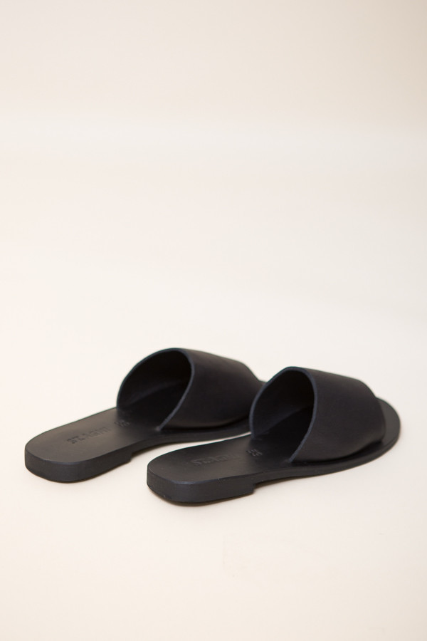 St. Agni Aiko Basic Slides / Black Leather St. Agni Aiko Basic Slides / Black Leather