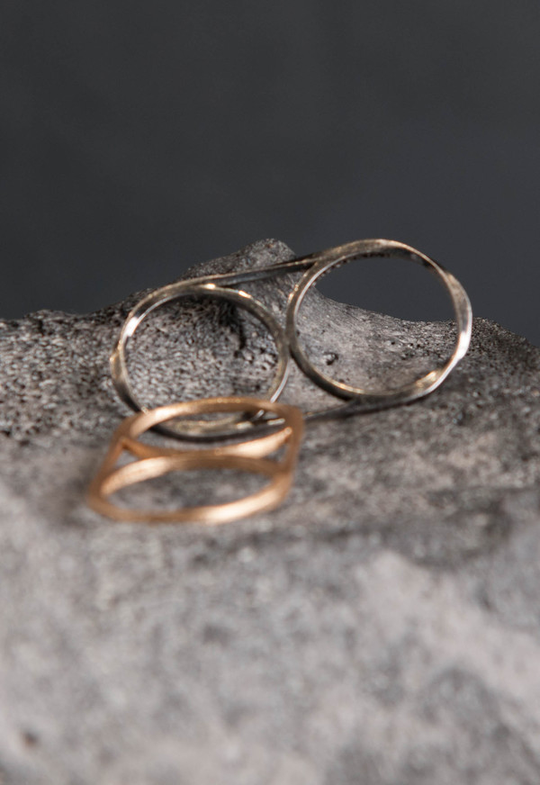 Love Rocks Double Finger Ring Gold Love Rocks Double Finger Ring Gold