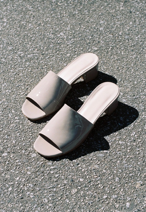 Maryam Nassir Zadeh Sophie Slide - cement patent Maryam Nassir Zadeh Sophie Slide - cement patent