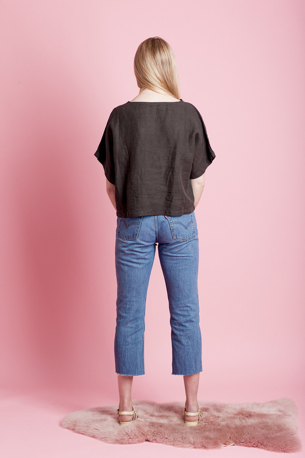 BLACK CRANE LINEN SQUARE TOP BLACK CRANE LINEN SQUARE TOP