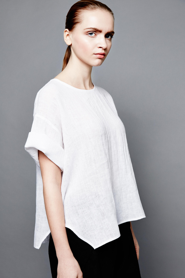 Devlyn Van Loon - Side split T in White Devlyn Van Loon - Side split T in White
