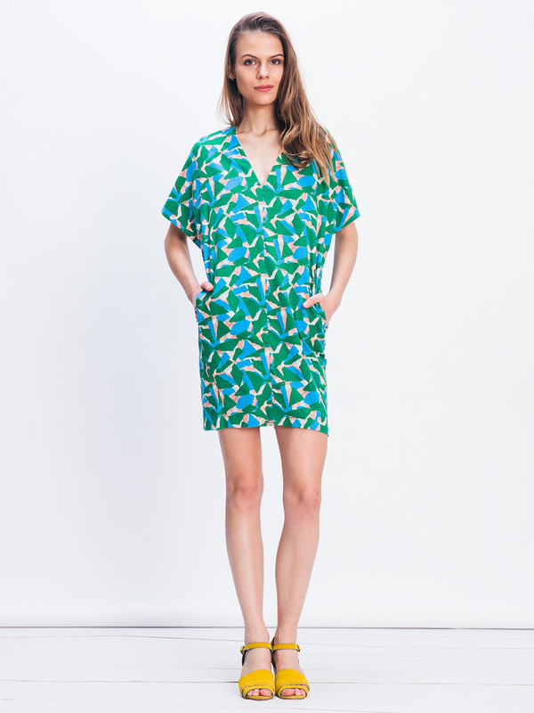 Áeron Deep V-Neck Dress Áeron Deep V-Neck Dress