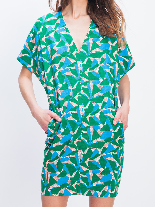 Áeron Deep V-Neck Dress Áeron Deep V-Neck Dress