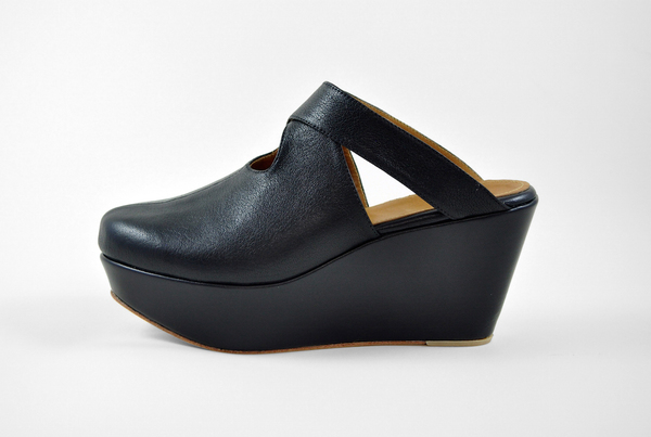 The Palatines Lemma Cross Clog - black leather The Palatines Lemma Cross Clog - black leather
