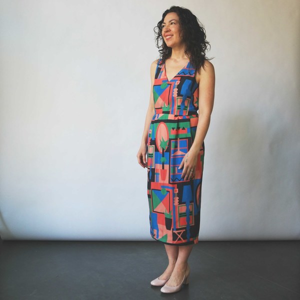 Dusen Dusen V Neck Dress in Living Room Dusen Dusen V Neck Dress in Living Room