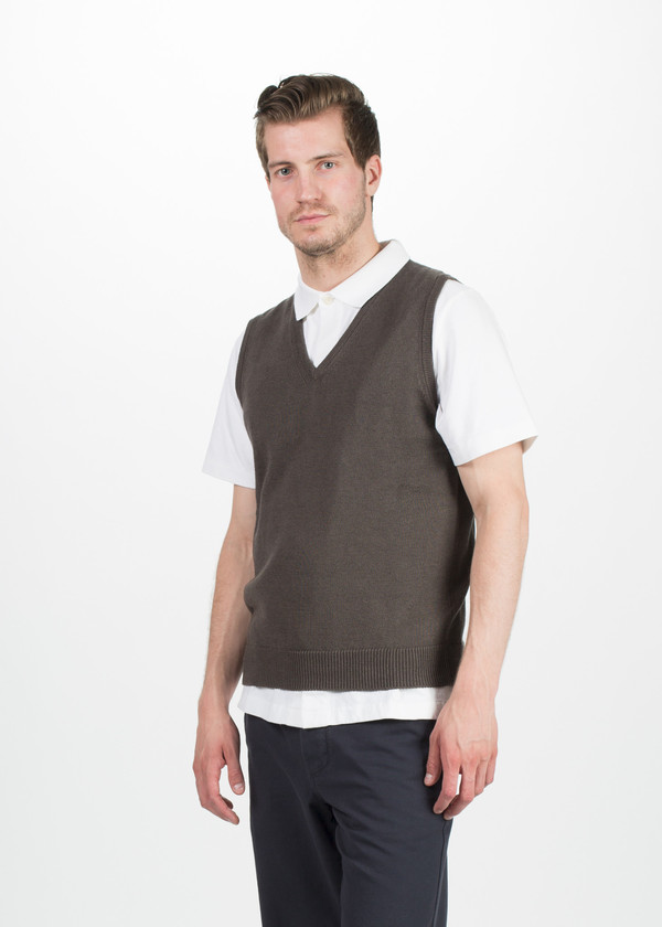Men's Margaret Howell V-Neck Linen Vest Men's Margaret Howell V-Neck Linen Vest