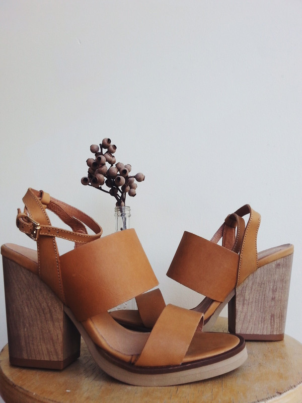 L'Intervalle Muflony Sandal (Honey Leather) L'Intervalle Muflony Sandal (Honey Leather)