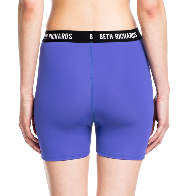 BETH RICHARDS Masi Short - Berry BASIC BIKE OR YOGA SHORT WITH LOGOED ELASTIC BETH RICHARDS Masi Short - Berry BASIC BIKE OR YOGA SHORT WITH LOGOED ELASTIC