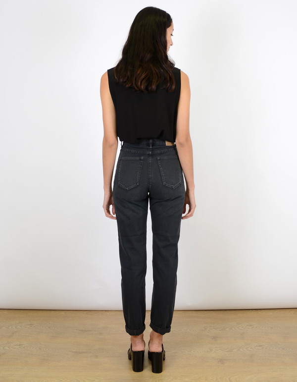 Neuw Lola High Rise Relaxed Jean Black Stoned Neuw Lola High Rise Relaxed Jean Black Stoned