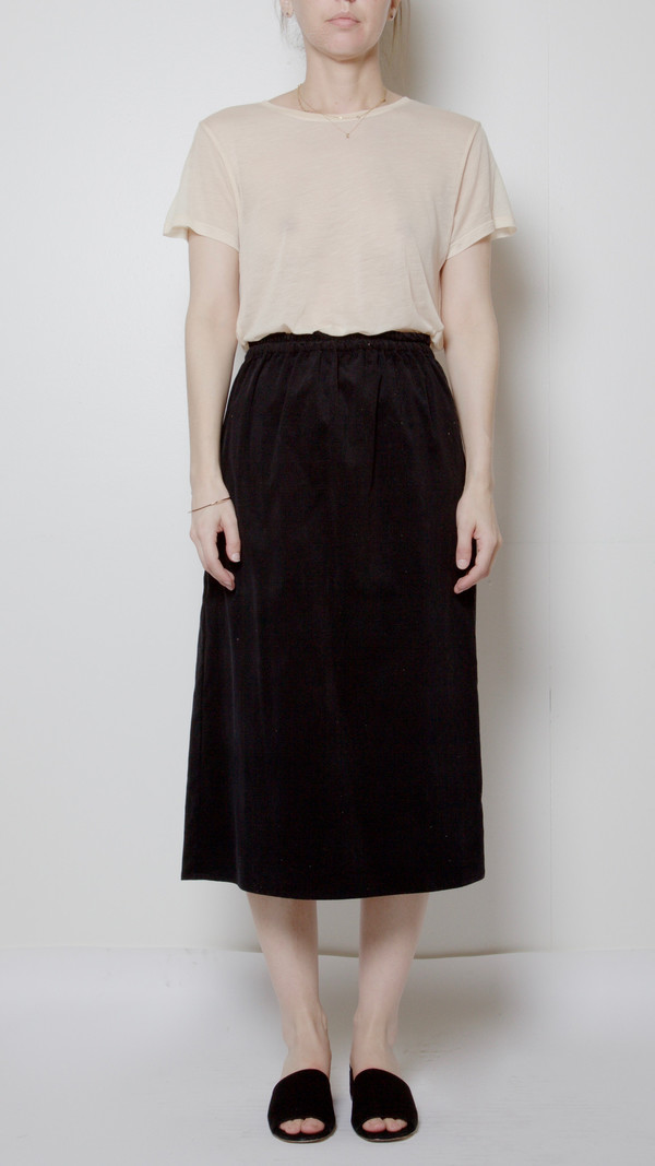 Baserange Fine Corduroy Jogging Skirt in Black Baserange Fine Corduroy Jogging Skirt in Black