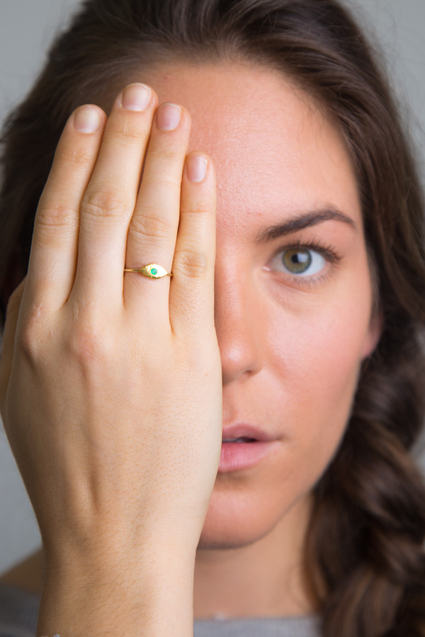Katrine Kristensen - "Eye" 24K Gold Ring With Emerald Eyes Katrine Kristensen - "Eye" 24K Gold Ring With Emerald Eyes