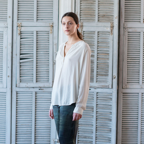 Raquel Allegra Henley Blouse Dirty White Raquel Allegra Henley Blouse Dirty White