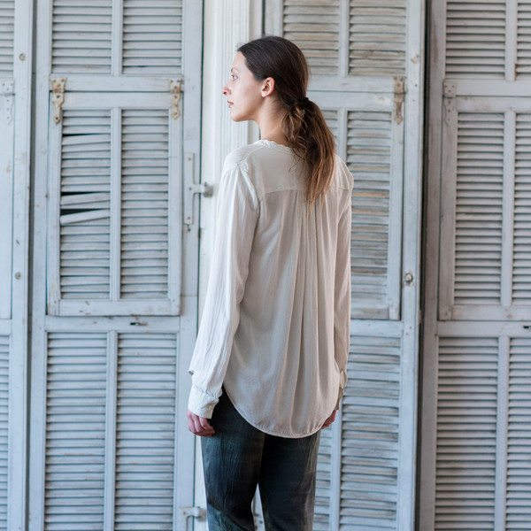 Raquel Allegra Henley Blouse Dirty White Raquel Allegra Henley Blouse Dirty White