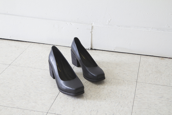Intentionally Blank FEELING in BLACK leather Intentionally Blank FEELING in BLACK leather