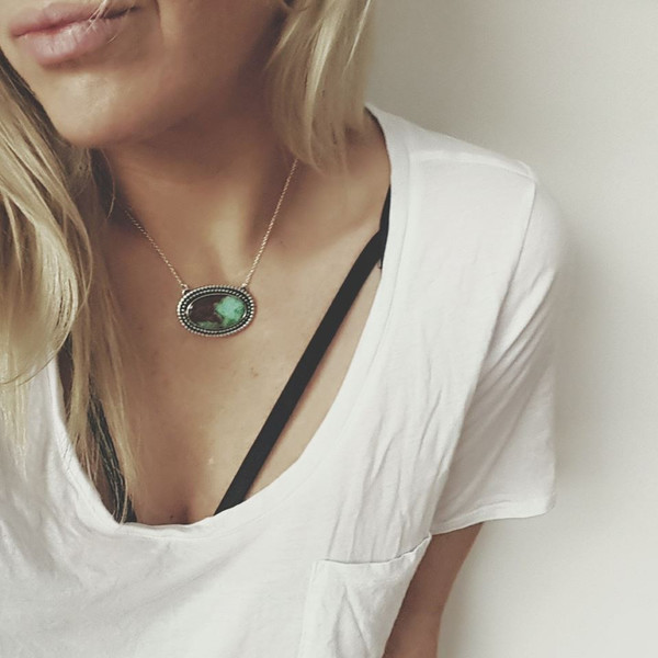 Miskwill Oval chrysoprase necklace Miskwill Oval chrysoprase necklace