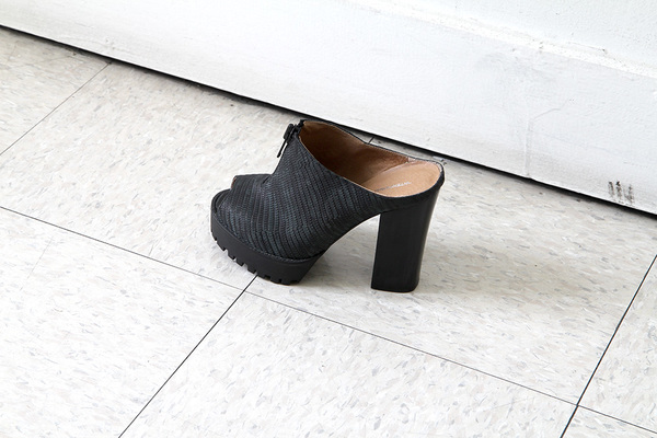 BESTOW in BLACK REPTILE BESTOW in BLACK REPTILE