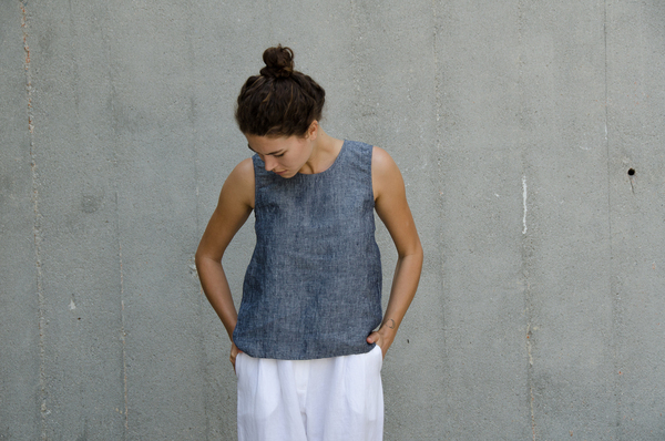 Ali Golden LINEN CUT-OUT TOP Ali Golden LINEN CUT-OUT TOP