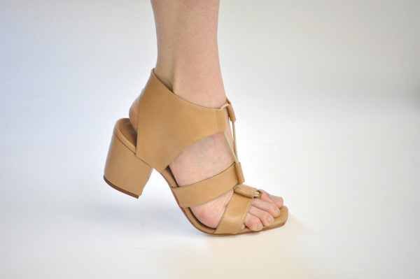 The Palatines Shoes Satis Block Heel Sandal W Thong - Tan Leather The Palatines Shoes Satis Block Heel Sandal W Thong - Tan Leather