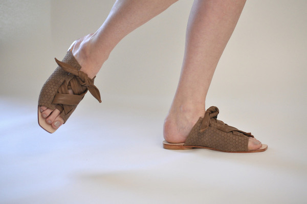 The Palatines Shoes Texo Sandal - Bark Hex Leather W Shiny Bark Ties The Palatines Shoes Texo Sandal - Bark Hex Leather W Shiny Bark Ties